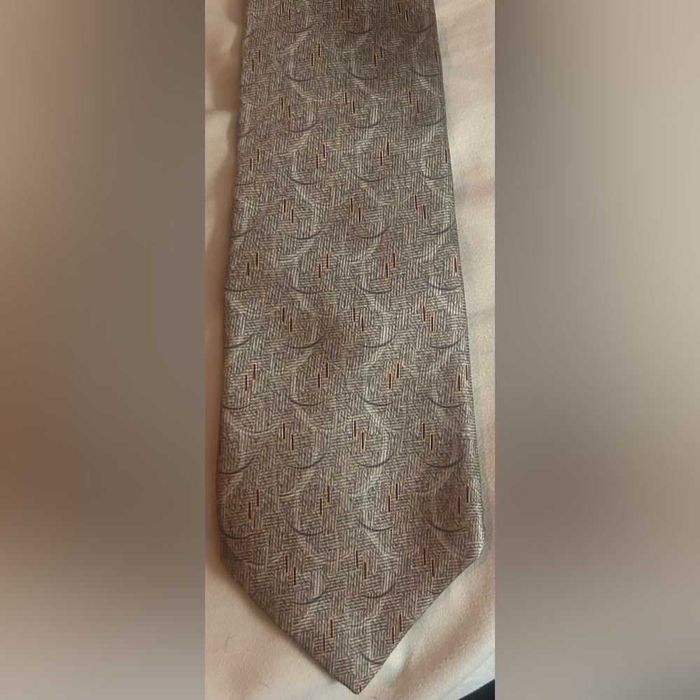 Men’s Tie by Bill Blass. EUC